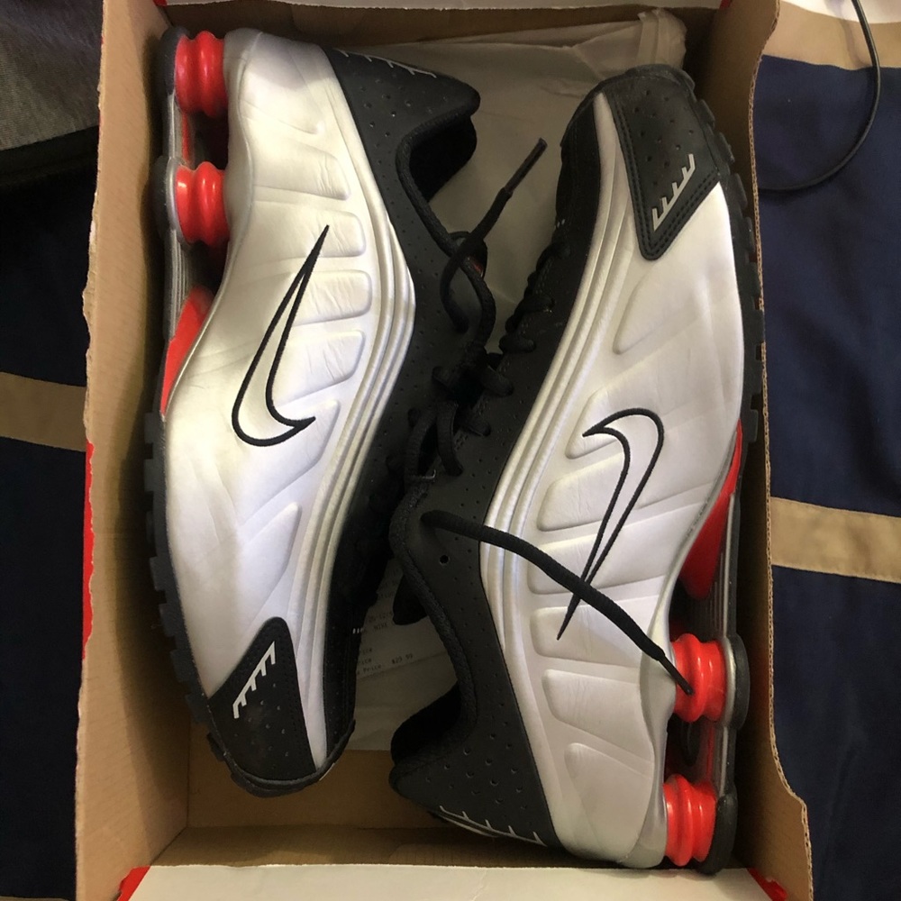 Nike Shox R4